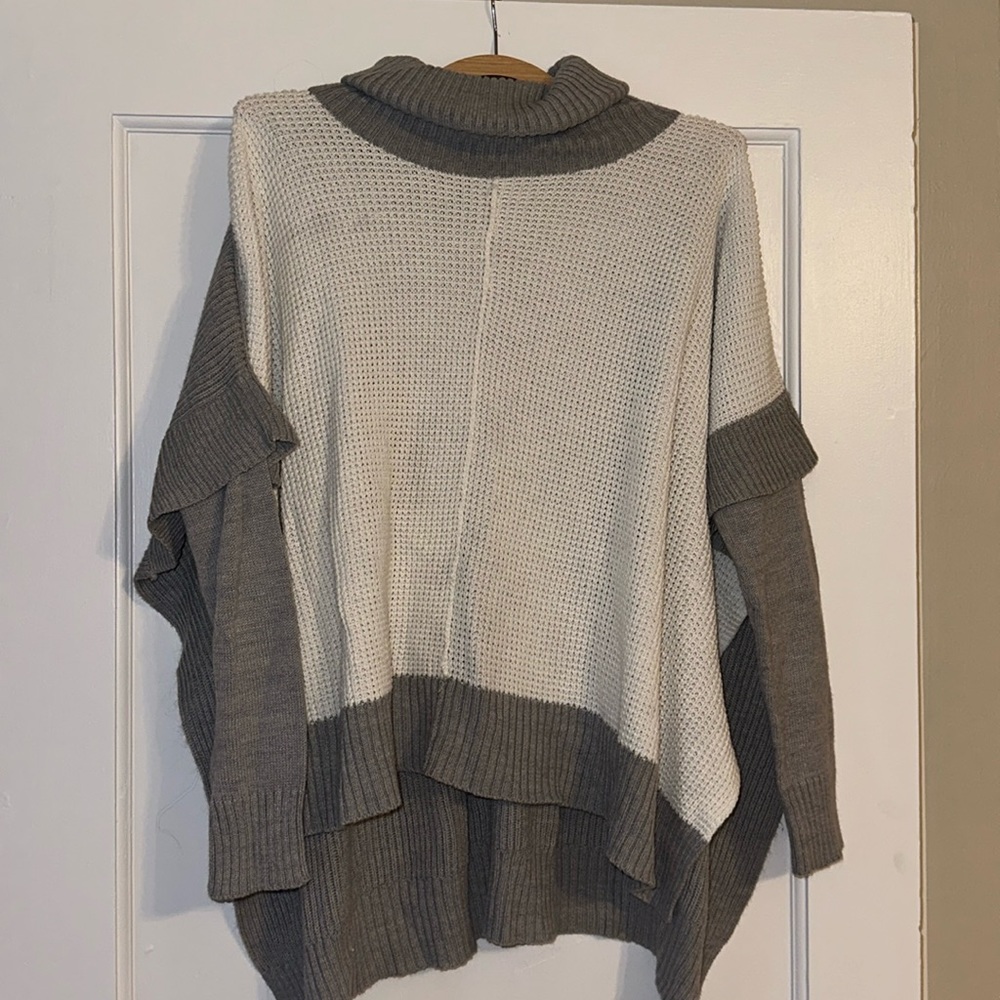 Size S/M White/Grey Pancho Sweater
